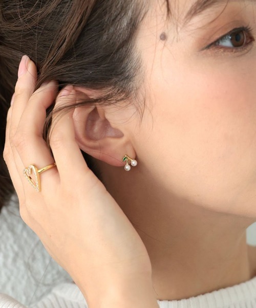 at.(アット)の「【at.】ミニチェリーピアス(ピアス(両耳用)・レディース・シルバー/ゴールド・FREE)」の1枚目の写真