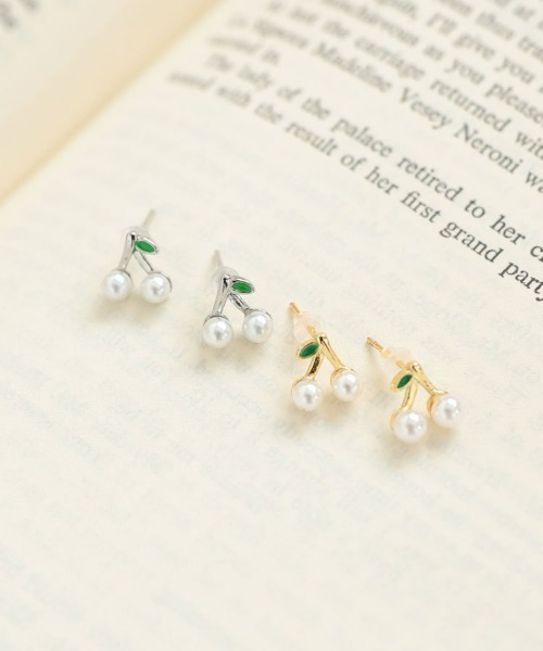 at.(アット)の「【at.】ミニチェリーピアス(ピアス(両耳用)・レディース・シルバー/ゴールド・FREE)」の3枚目の写真