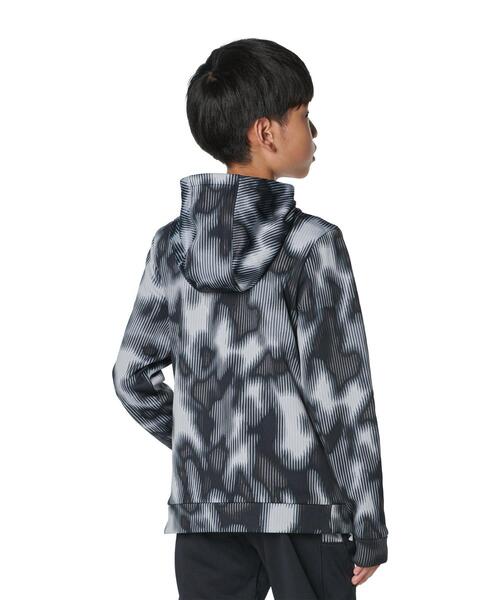 UNDER ARMOUR(アンダーアーマー)の「UAアーマーフリース プリント ビッグロゴ フーディー(トレーニング/KIDS)(スウェット・キッズ・ブラック・150cm/140cm/160cm/130cm)」の2枚目の写真