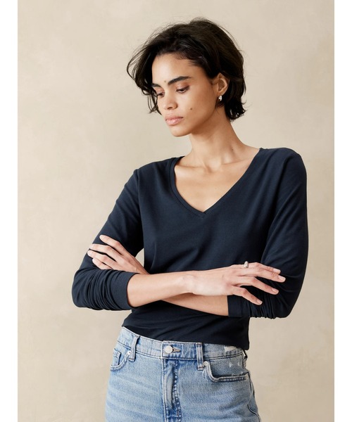 BANANA REPUBLIC FACTORY STORE（バナナリパブリック ファクトリーストア）の「BANANA REPUBLIC FACTORY STORE　　タイムレス VネックTシャツ 長袖（Tシャツ/カットソー・レディース・ホワイト/ブラック/グレー/その他/ネイビー・XS/S/M/L）」の4枚目の写真