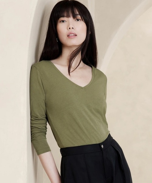 BANANA REPUBLIC FACTORY STORE（バナナリパブリック ファクトリーストア）の「BANANA REPUBLIC FACTORY STORE　　タイムレス VネックTシャツ 長袖（Tシャツ/カットソー・レディース・ホワイト/ブラック/グレー/その他/ネイビー・XS/S/M/L）」の5枚目の写真