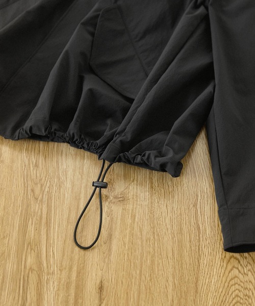 EMMA CLOTHES（エマクローズ）の「ワッシャーナイロン ビッグシルエットショートミリタリーブルゾン（ミリタリージャケット・メンズ・チャコールグレー/ブラック・M/L）」の3枚目の写真