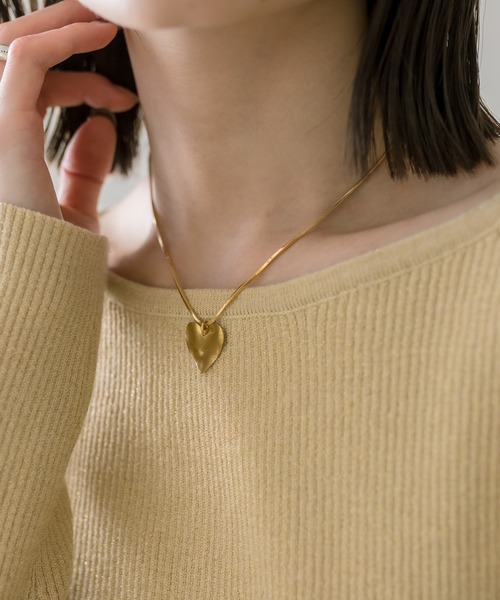 mystic(ミスティック)の「Lara ハートウェーブネックレス(ネックレス・レディース・ゴールド・ONE SIZE)」の3枚目の写真