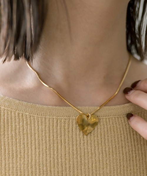 mystic(ミスティック)の「Lara ハートウェーブネックレス(ネックレス・レディース・ゴールド・ONE SIZE)」の7枚目の写真
