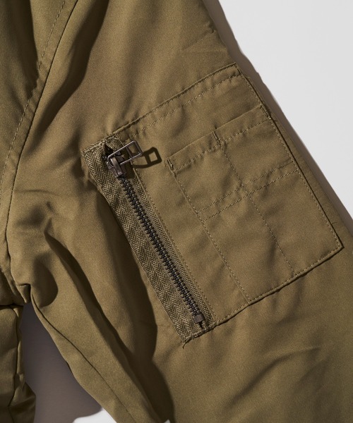 ADPOSION（アドポーション）の「中綿MA-1 / ミリタリーフライトジャケット（MA-1・メンズ・グレイッシュベージュ/カーキ/ブラック・MEDIUM/LARGE/X-LARGE）」の11枚目の写真