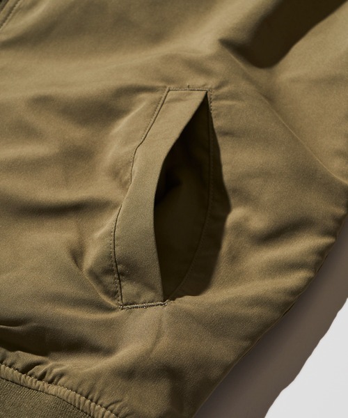 ADPOSION（アドポーション）の「中綿MA-1 / ミリタリーフライトジャケット（MA-1・メンズ・グレイッシュベージュ/カーキ/ブラック・MEDIUM/LARGE/X-LARGE）」の7枚目の写真