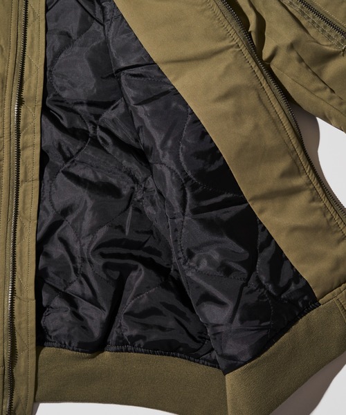 ADPOSION（アドポーション）の「中綿MA-1 / ミリタリーフライトジャケット（MA-1・メンズ・グレイッシュベージュ/カーキ/ブラック・MEDIUM/LARGE/X-LARGE）」の4枚目の写真