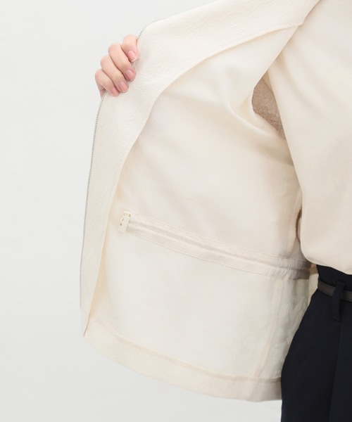 Honeys(ハニーズ)の「ドロスト使いブルゾン(ブルゾン・レディース・ネイビー/ベージュ/アイボリー/サックスブルー/グレイッシュベージュ・S/M/L/LL)」の8枚目の写真