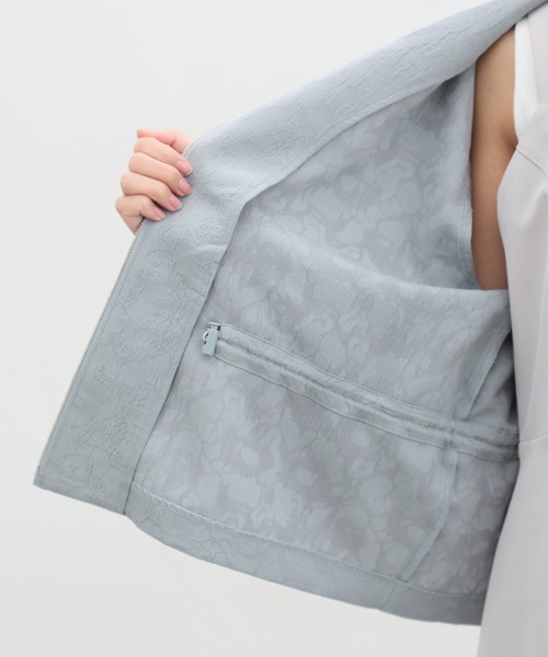 Honeys(ハニーズ)の「ドロスト使いブルゾン(ブルゾン・レディース・ネイビー/ベージュ/アイボリー/サックスブルー/グレイッシュベージュ・S/M/L/LL)」の15枚目の写真