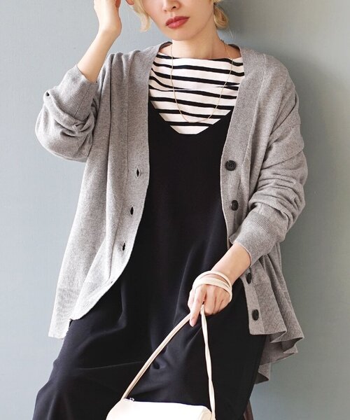 zootie（ズーティー）の「【人気の綿ニットに新アイテム登場！】 オーディナリー コットンニット カーディガン［ワイド］（カーディガン/ボレロ・レディース・ブラック/イエロー系その他/ライトピンク/オフホワイト/杢グレー/チェリーピンク/ブルー系その他/チャコール/ネイビー/サンドベージュ/ライム/ライトグリーン/ベージュ系その他/シアン/ライトブラウン/グリーン系その他/レッド系/アッシュブラウン・フリー）」の3枚目の写真