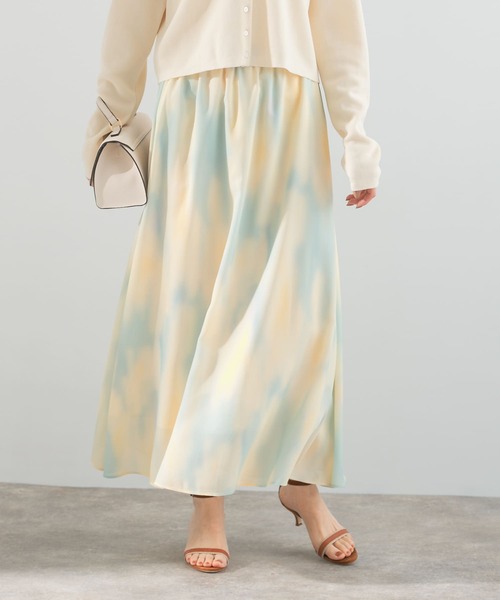 URBAN RESEARCH ROSSO WOMEN(アーバンリサーチ ロッソ)の「カラーグラデーションプリントスカート(スカート・レディース・イエロー系その他/ブルー系その他・FREE)」の3枚目の写真