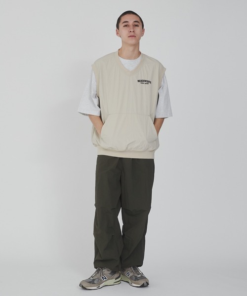 WEGO（ウィゴー）の「WEGO/ナイロンVネックベスト（ベスト・メンズ・ブラック/ベージュ・MEDIUM/LARGE）」の19枚目の写真