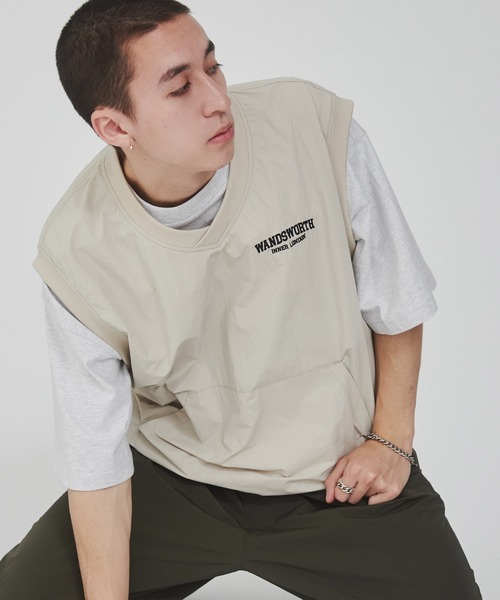 WEGO（ウィゴー）の「WEGO/ナイロンVネックベスト（ベスト・メンズ・ブラック/ベージュ・MEDIUM/LARGE）」の4枚目の写真