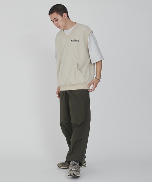 WEGO（ウィゴー）の「WEGO/ナイロンVネックベスト（ベスト・メンズ・ブラック/ベージュ・MEDIUM/LARGE）」の5枚目の写真