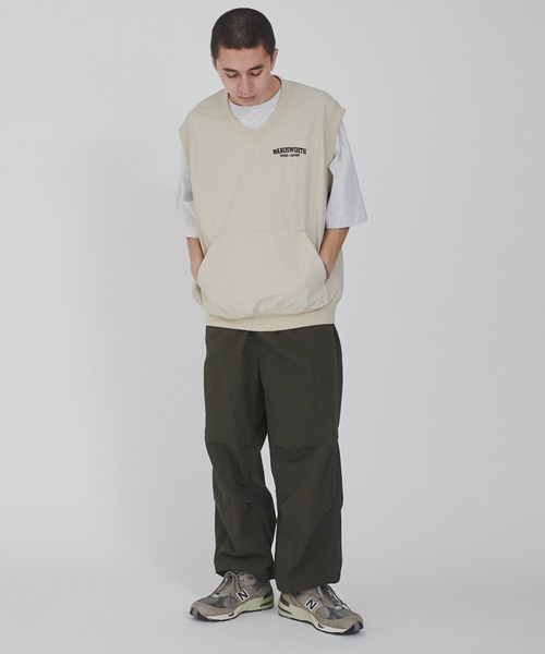 WEGO（ウィゴー）の「WEGO/ナイロンVネックベスト（ベスト・メンズ・ブラック/ベージュ・MEDIUM/LARGE）」の6枚目の写真