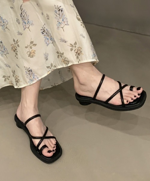 Miniministore(ミニミニストア)の「トングサンダル ローヒール ストラップ夏(サンダル・レディース・ブラウン/グリーン/ベージュ/ブラック/アイボリー・22.5cm/23.0cm/23.5cm/24.0cm/24.5cm/25.0cm)」の3枚目の写真