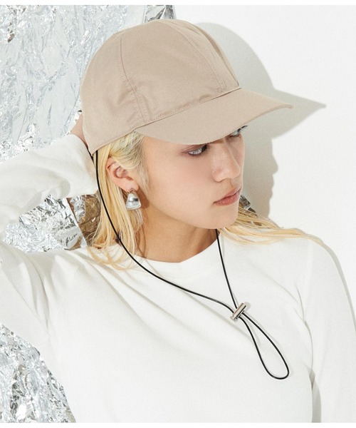 Settimissimo（セッティミッシモ）の「ストラップ付き 撥水コーティング ナイロン キャップ（キャップ・レディース・ブラック/ベージュ・FREE）」の2枚目の写真