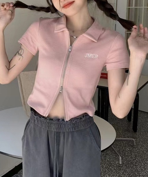 NANEA(ナネア)の「クロップド丈 襟付きダブルジップトップス(Tシャツ/カットソー・レディース・ピンク/ブラウン/グレー/ホワイト・SMALL/MEDIUM/LARGE)」の4枚目の写真