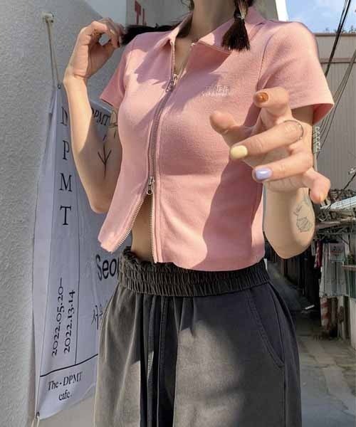 NANEA(ナネア)の「クロップド丈 襟付きダブルジップトップス(Tシャツ/カットソー・レディース・ピンク/ブラウン/グレー/ホワイト・SMALL/MEDIUM/LARGE)」の7枚目の写真