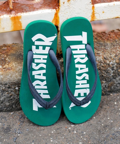 THRASHER（スラッシャー）の「CYAARVO BEACH SANDAL/スラッシャーブランドロゴプリント軽量ピーチサンダル/ビーサン（サンダル・メンズ・ダークグリーン/ブラック・X-LARGE/LARGE/MEDIUM）」の2枚目の写真