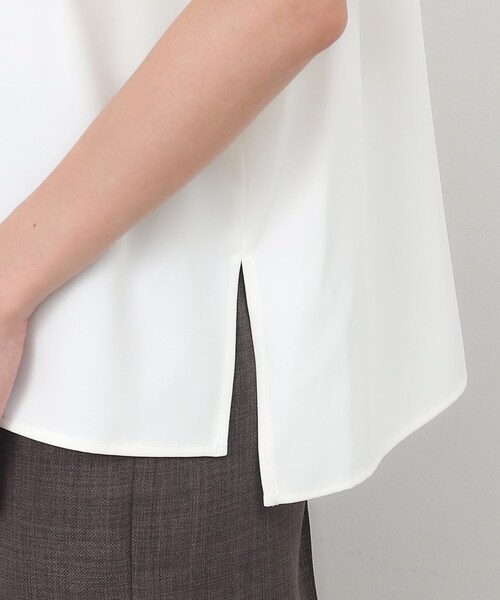 OPAQUE.CLIP（オペークドットクリップ）の「◆ダブルフリルスリーブブラウス【洗濯機洗い可/イージーケア】（シャツ/ブラウス・レディース・ライトベージュ/ネイビー/ホワイト・36/38/40/42）」の4枚目の写真