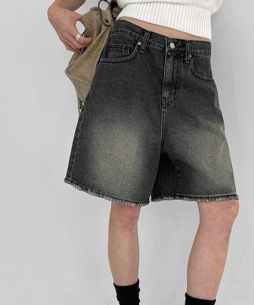 PATOU　パトゥ　ブラックデニムショートパンツ PATOU パトゥ ブラックデニムショートパンツ PATOU パトゥ