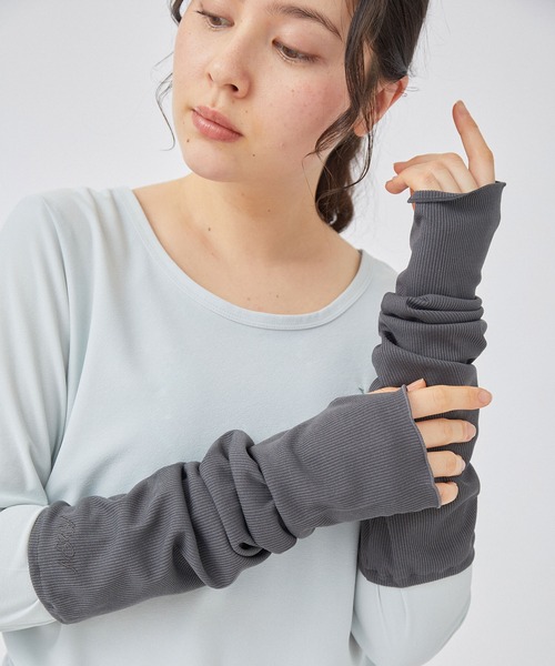 NERGY（ナージー）の「【HIBIYA-KADAN×NERGY】UVリブアームカバー（手袋・レディース・チャコールグレー/カーキ・FREE）」の9枚目の写真