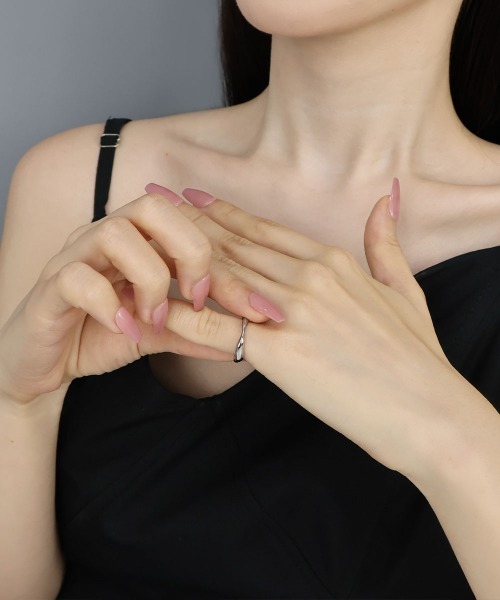 CEMONEMO（セモネモ）の「【金属アレルギー対応】 ニュアンス ピンキーリング / サージカルステンレス 316L（リング・レディース・シルバー/ゴールド・4号）」の7枚目の写真