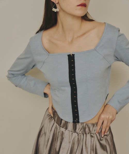 VIOLETTA(ヴィオレッタ)の「フロントホックラウンドヘムトップス(Tシャツ/カットソー・レディース・ブラック/ブルーグレー/オフホワイト/チャコールグレー・FREE)」の21枚目の写真