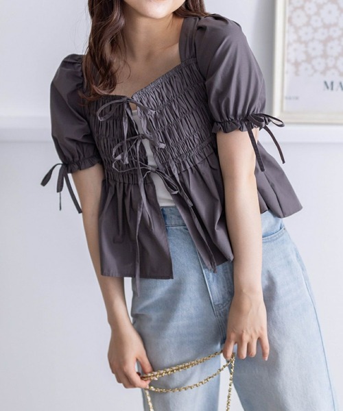 clear（クリア）の「リボン付きパフスリーブシャーリングブラウス［着回し抜群 大人 カジュアル］≪再入荷≫（シャツ/ブラウス・レディース・チャコールグレー/ブルーグレー/オフホワイト・F）」の2枚目の写真