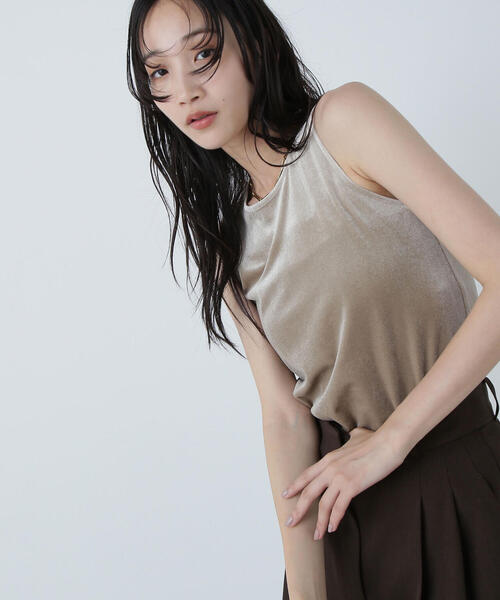 NATURAL BEAUTY BASIC（ナチュラルビューティーベーシック）の「◇ベロアアメスリトップス（タンクトップ・レディース・オフホワイト/ブラック/ベージュ・FREE）」の22枚目の写真