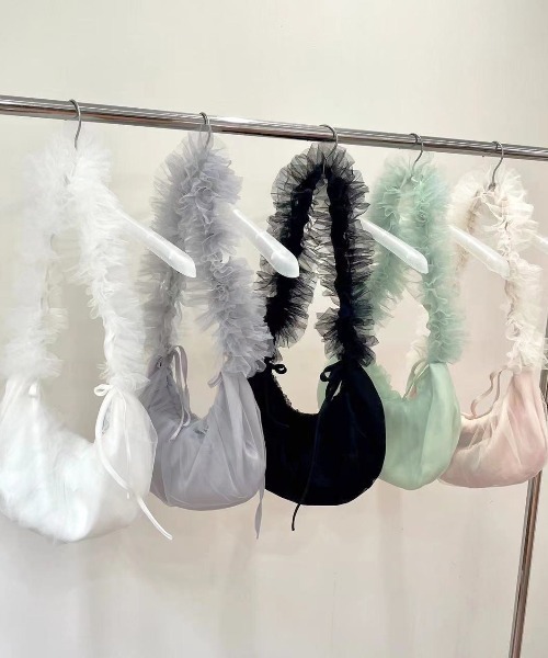 E&C closet…（イーアンドシークローゼット）の「チュールフリルショルダーバッグ（ショルダーバッグ・レディース・アイボリー/グリーン/グレー/ホワイト/ブラック/ピンク・FREE）」の7枚目の写真