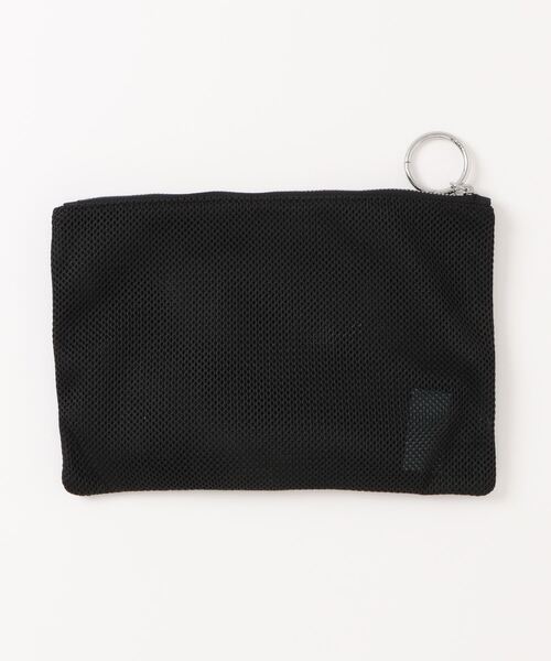 A.P.C.(アーペーセー)の「TROUSSE REBOUND(ポーチ・メンズ・オフホワイト/ブラック・ONESIZE)」の5枚目の写真