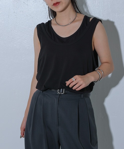 COLONY 2139(コロニートゥーワンスリーナイン)の「ダブルレイヤードタンクトップ(タンクトップ・レディース・ブラック/チャコールグレー/オフホワイト・FREE)」の13枚目の写真