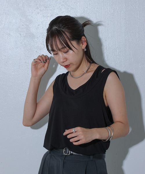 COLONY 2139(コロニートゥーワンスリーナイン)の「ダブルレイヤードタンクトップ(タンクトップ・レディース・ブラック/チャコールグレー/オフホワイト・FREE)」の14枚目の写真