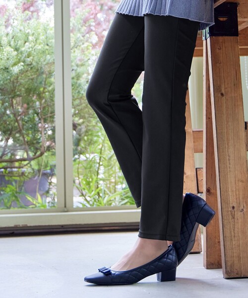 Tiaclasse(ティアクラッセ)の「【シーズンレス・日本製】ローズファイン・スリムストレートパンツ(その他パンツ・レディース・グレー/ブラック/ネイビー/ベージュ・L/M/S)」の1枚目の写真