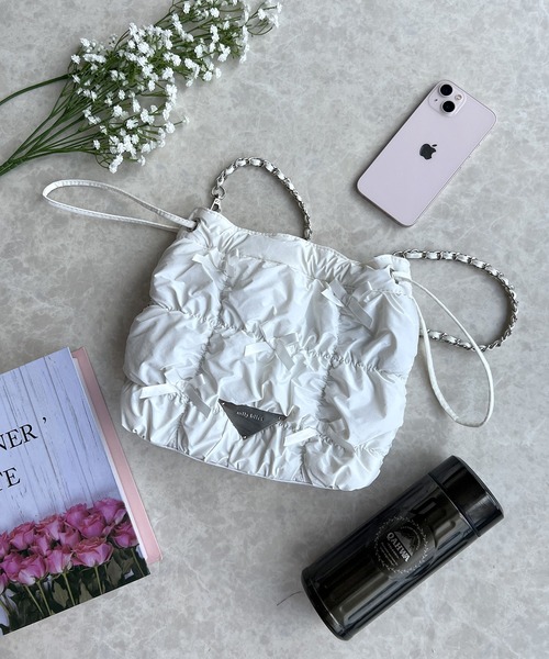 mily bilet（ミウィビレット）の「【mily bilet】甘辛だけどガーリー。シャイニーキルティングリボン使いチェーン巾着バッグ（ハンドバッグ・レディース・ブラック/シルバー/ホワイト・ONE SIZE）」の10枚目の写真