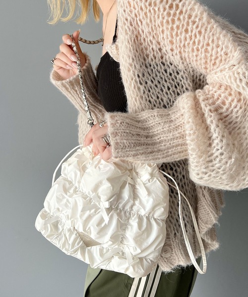 mily bilet（ミウィビレット）の「【mily bilet】甘辛だけどガーリー。シャイニーキルティングリボン使いチェーン巾着バッグ（ハンドバッグ・レディース・ブラック/シルバー/ホワイト・ONE SIZE）」の5枚目の写真