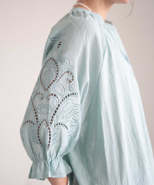 Sawa a la mode(サワアラモード)の「刺繍レースブラウス(シャツ/ブラウス・レディース・グリーン/ブラック・FREE)」の2枚目の写真