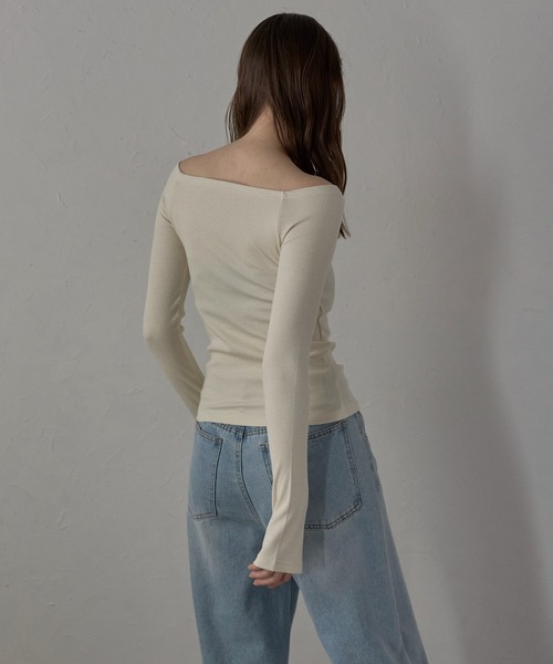 MINERTE(ミネルテ)の「【MINERTE】glitter off shoulder tops / ラメオフショルプルオーバー(Tシャツ/カットソー・レディース・グレー/アイボリー/ブラック・FREE)」の10枚目の写真