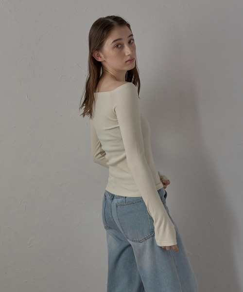 MINERTE(ミネルテ)の「【MINERTE】glitter off shoulder tops / ラメオフショルプルオーバー(Tシャツ/カットソー・レディース・グレー/アイボリー/ブラック・FREE)」の11枚目の写真