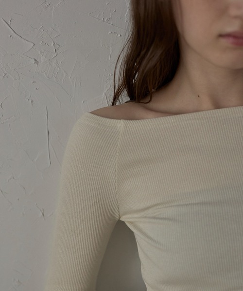 MINERTE(ミネルテ)の「【MINERTE】glitter off shoulder tops / ラメオフショルプルオーバー(Tシャツ/カットソー・レディース・グレー/アイボリー/ブラック・FREE)」の16枚目の写真
