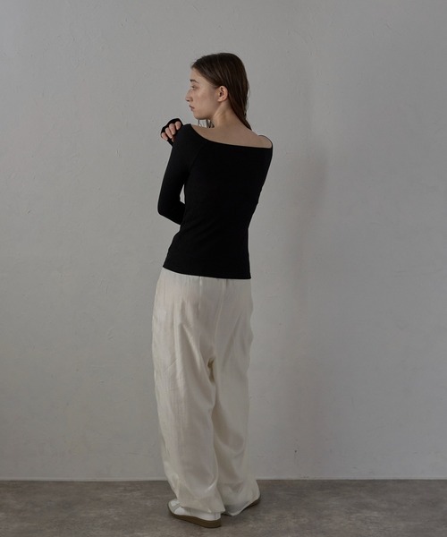 MINERTE(ミネルテ)の「【MINERTE】glitter off shoulder tops / ラメオフショルプルオーバー(Tシャツ/カットソー・レディース・グレー/アイボリー/ブラック・FREE)」の22枚目の写真
