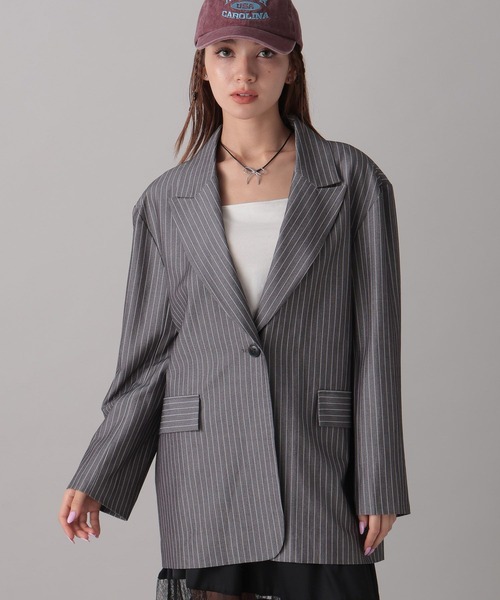 FOREVER 21（フォーエバー トゥエンティーワン）の「【2024FW】ビッグジャケット（テーラードジャケット・レディース・ストライプ/グレー・FREE）」の5枚目の写真