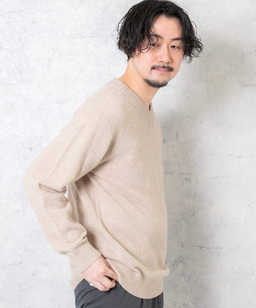 URBAN RESEARCH ROSSO MEN（アーバンリサーチロッソメン）の「『XLサイズあり』ハミルトンラムズウールVネックニット（ニット/セーター・メンズ・ブルー/ブラック/グレー系その他/ベージュ/ネイビー・SMALL/MEDIUM/LARGE/X-LARGE）」の13枚目の写真