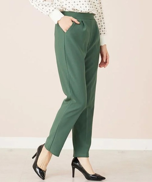 BELLUNA PLUS（ベルーナ）の「裏起毛ジョーゼットテーパードパンツ股下６３ｃｍ（スラックス・レディース・ブラック/グレイッシュベージュ/ネイビー/コーラル/モスグリーン/ピンク/アイボリー/オリーブ系/ブラウン/ライトブルー/オフホワイト・SMALL/MEDIUM/LARGE/X-LARGE）」の8枚目の写真
