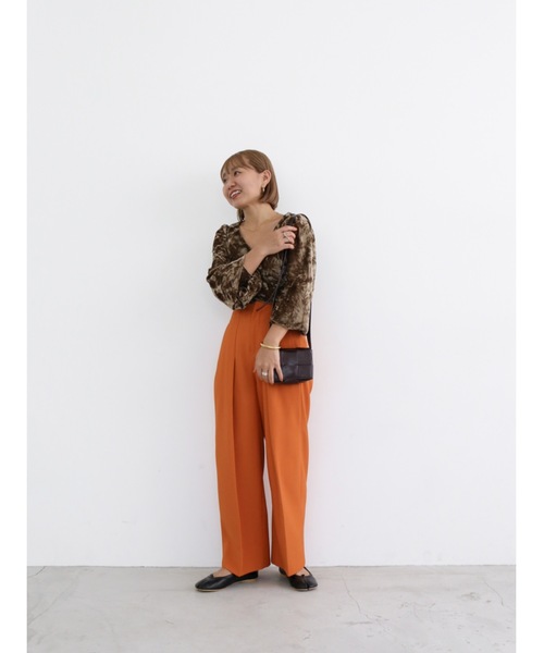 Katrin TOKYO(カトリーントーキョー)の「volume sleeve velour tops(Tシャツ/カットソー・レディース・チャコール/ブラウン・FREE/XS)」の20枚目の写真