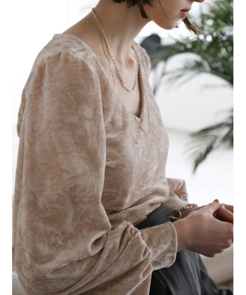 Katrin TOKYO(カトリーントーキョー)の「volume sleeve velour tops(Tシャツ/カットソー・レディース・チャコール/ブラウン・FREE/XS)」の18枚目の写真