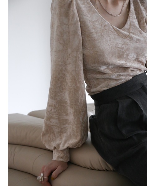 Katrin TOKYO(カトリーントーキョー)の「volume sleeve velour tops(Tシャツ/カットソー・レディース・チャコール/ブラウン・FREE/XS)」の17枚目の写真