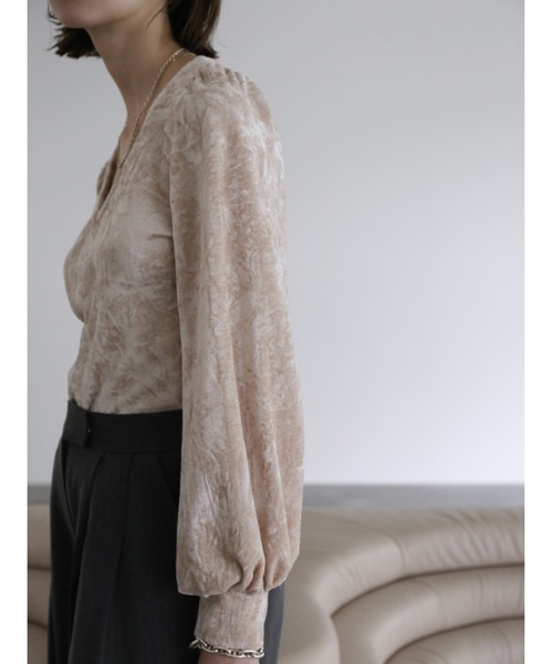 Katrin TOKYO(カトリーントーキョー)の「volume sleeve velour tops(Tシャツ/カットソー・レディース・チャコール/ブラウン・FREE/XS)」の16枚目の写真